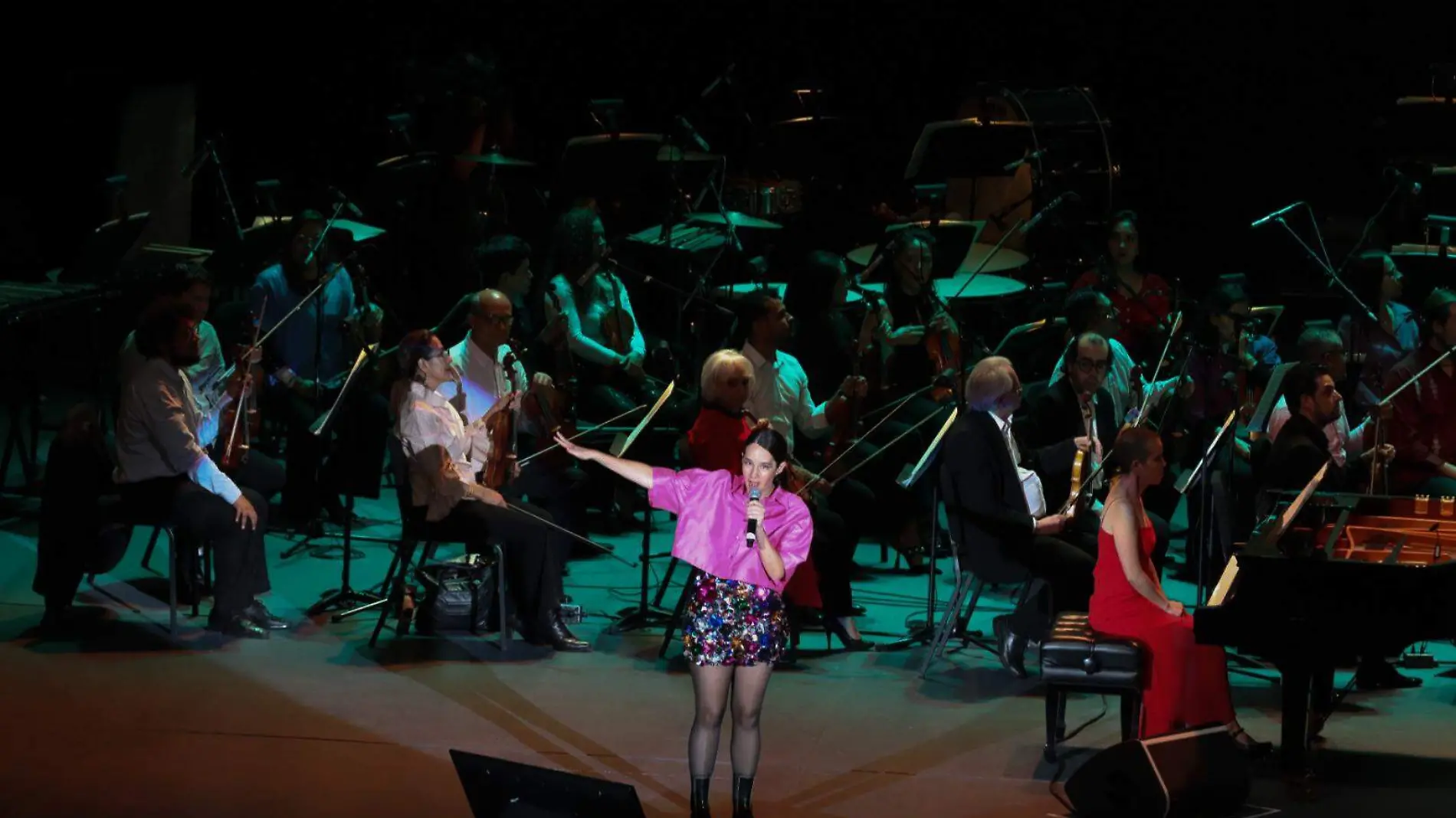 XIMENA SARIÑANA-romina solis _ORQUESTA-DE-MINERIA-Y-XIMENA SARIÑANA-romina solis -01